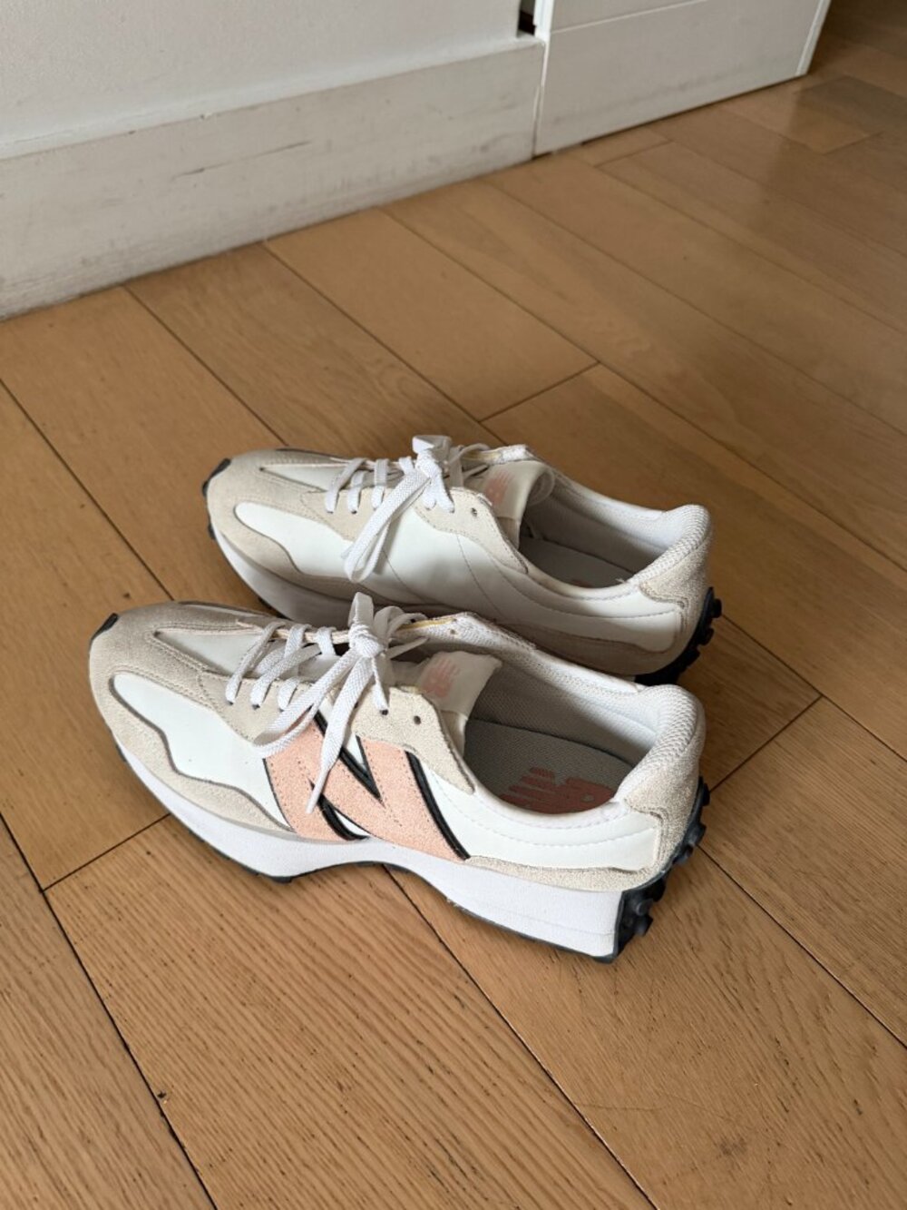 New Balance 327 Sneakers Cream Pink Black Women’s Size 9 Worn Once - Picture 4 of 7